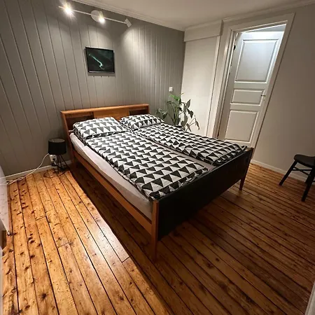 Cozy 2-bedroom In The Centre Апартаменты *